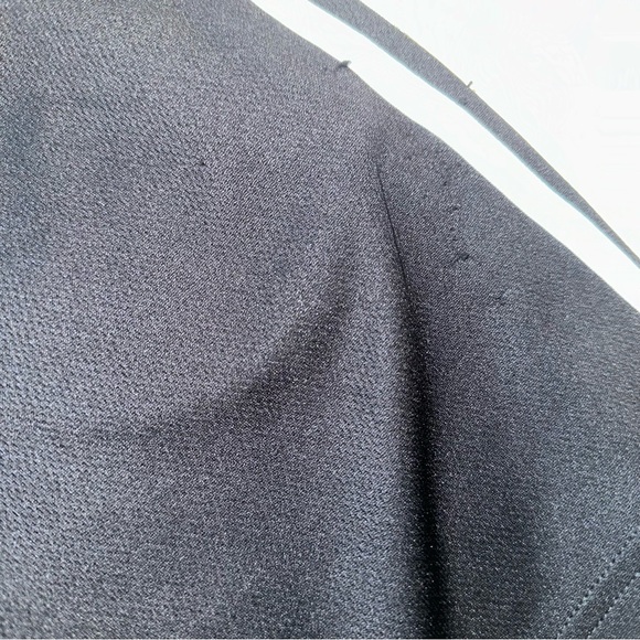 Adidas Stripe Shorts with Pockets - Picture 4 of 4